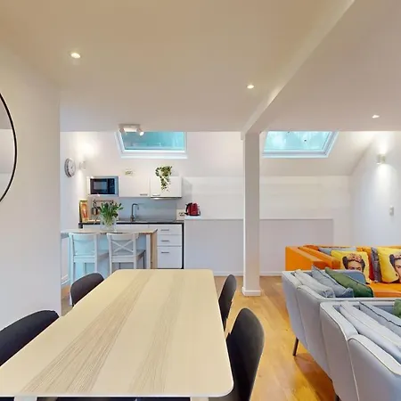 The Tile House - 2 Bedroom Just South Of Brussels Sint-Genesius-Rode