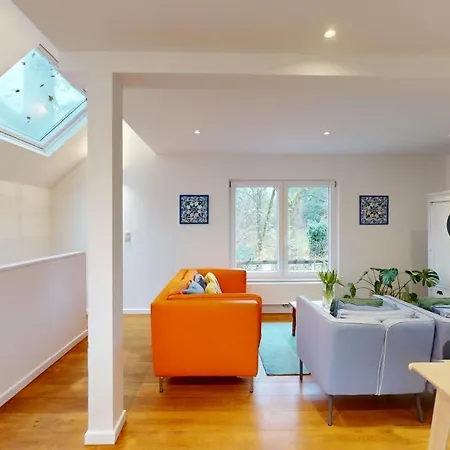 The Tile House - 2 Bedroom Just South Of Brussels *